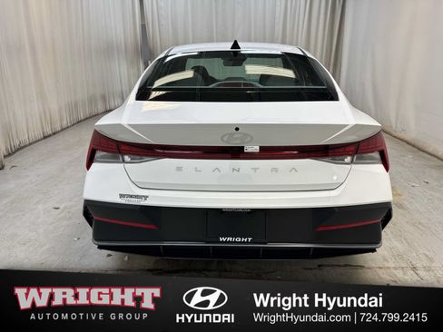 Used 2025 Hyundai Elantra SEL FWD image 5