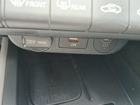 Used 2025 Hyundai Elantra Limited FWD image 6