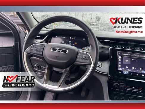 Used 2024 Jeep Grand Cherokee Laredo AWD/4WD image 44