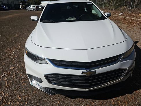 Used 2016 Chevrolet Malibu LT image 2