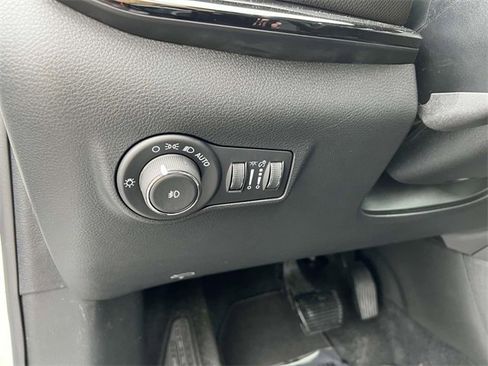 New 2025 Jeep Compass Limited w/ Sun & Sound Group image 14