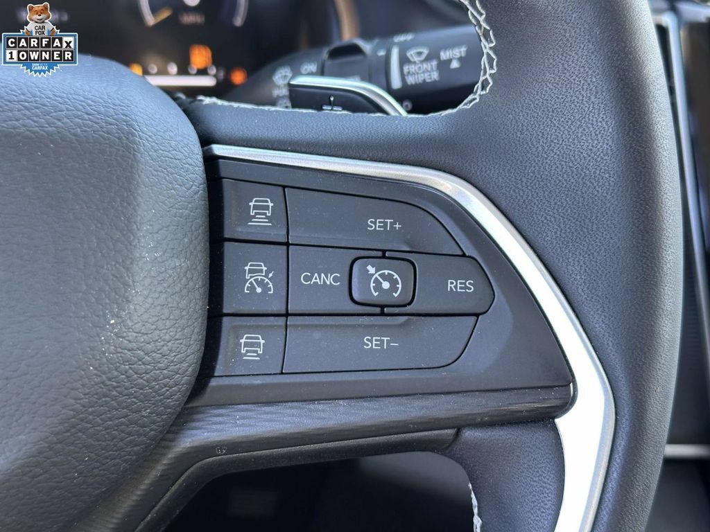 Used 2023 Jeep Grand Cherokee Laredo X w/ Luxury Tech Group I AWD/4WD image 22