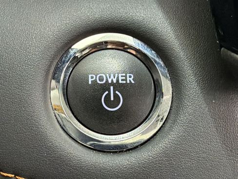 Used 2023 Toyota Highlander Bronze Edition FWD image 17