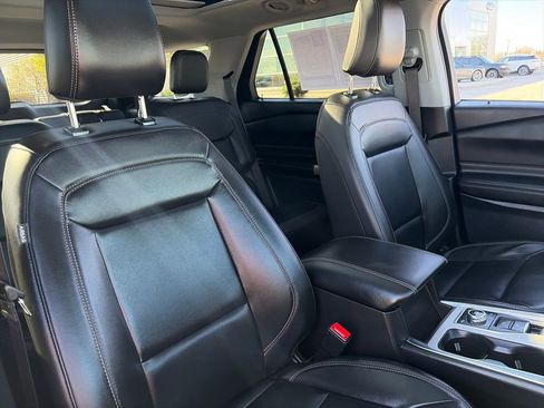 Used 2023 Ford Explorer XLT w/ Equipment Group 202A image 12
