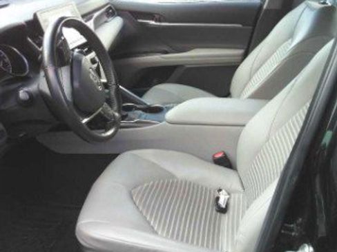 Used 2023 Toyota Camry SE w/ Cold Weather Package FWD image 3