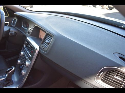 Used 2017 Volvo V60 T5 Cross Country w/ Convenience Package image 35