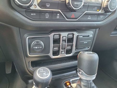 Used 2025 Jeep Wrangler Sport S AWD/4WD image 22