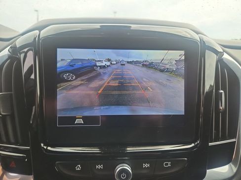 Used 2023 Chevrolet Traverse LT FWD image 21