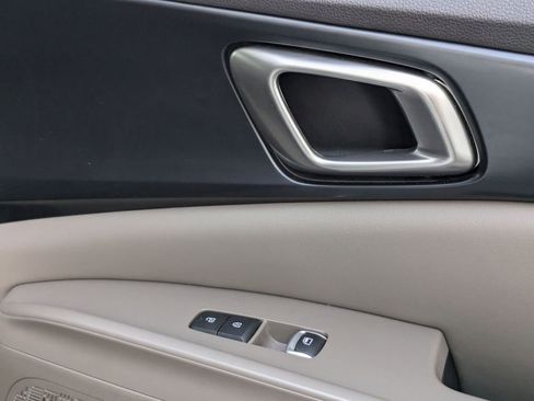 Used 2025 Kia Carnival image 33