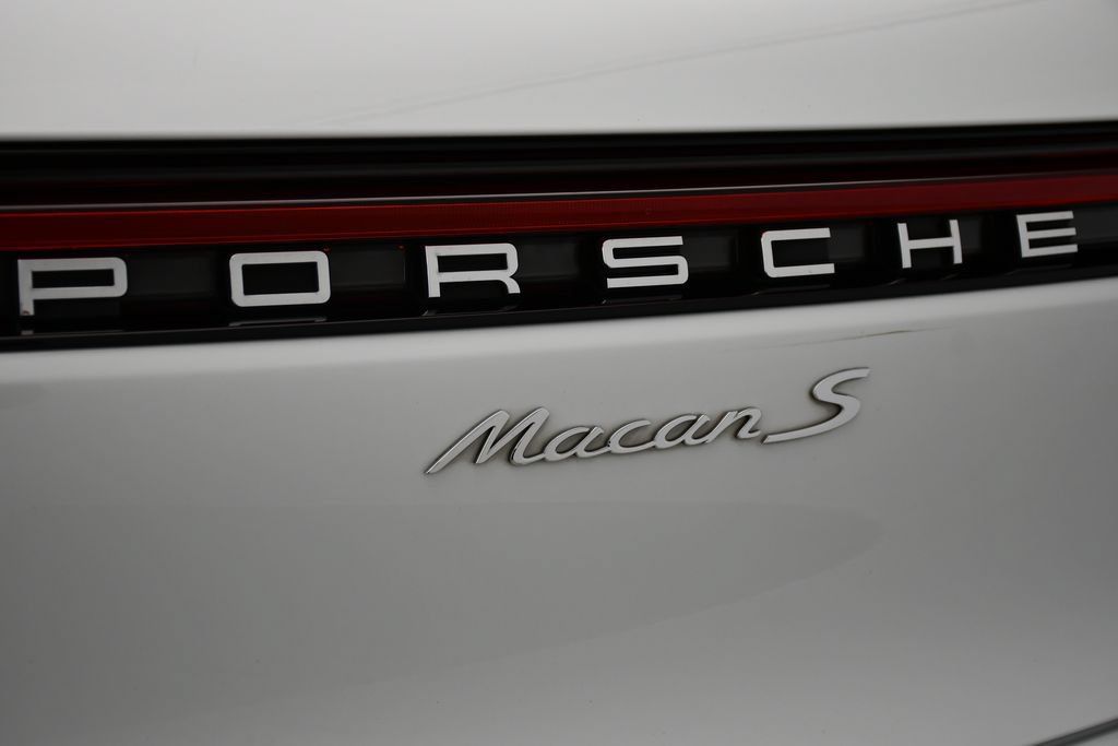 Certified 2023 Porsche Macan S AWD/4WD image 11