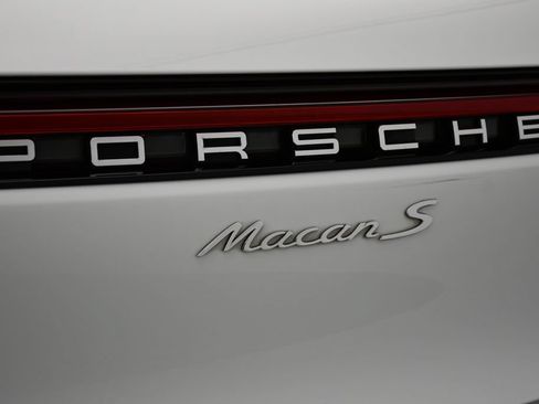 Certified 2023 Porsche Macan S AWD/4WD image 11