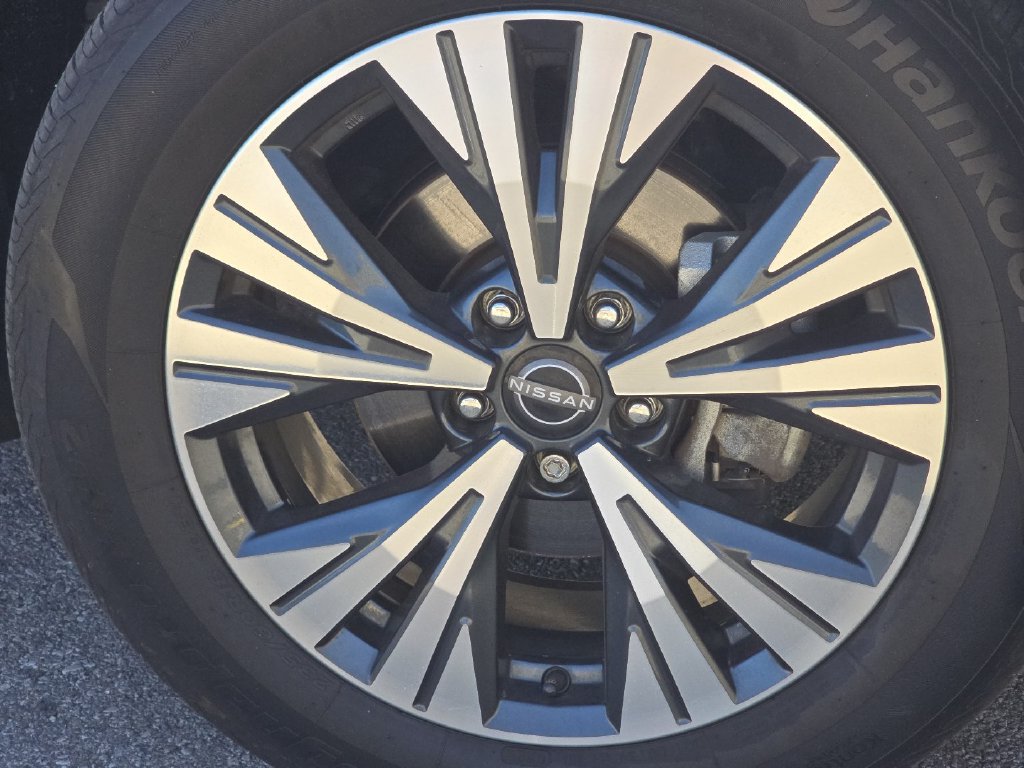Used 2023 Nissan Rogue SV AWD/4WD image 9
