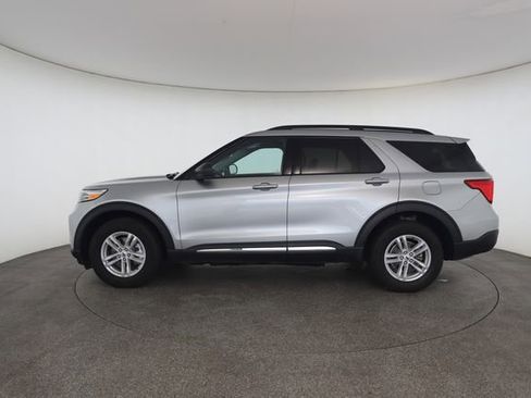Used 2024 Ford Explorer XLT w/ Equipment Group 202A AWD/4WD image 7