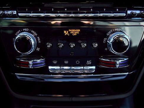 Used 2024 Rolls-Royce Phantom Sedan image 87