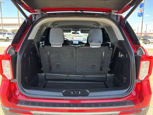 Used 2021 Ford Explorer XLT w/ Equipment Group 202A image 19