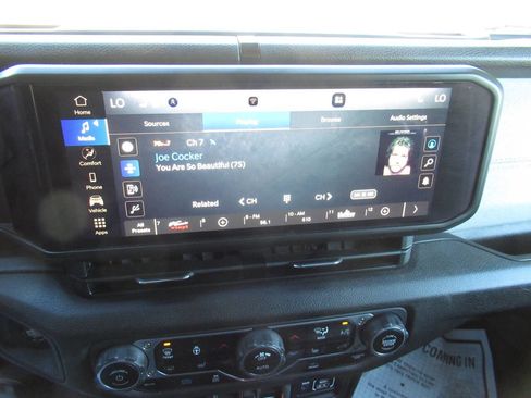 Used 2024 Jeep Wrangler Unlimited w/ Convenience Group AWD/4WD image 30