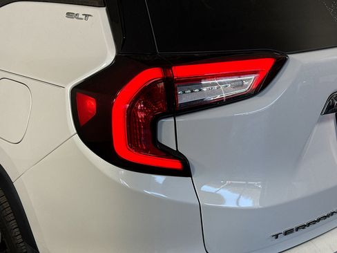 Used 2022 GMC Terrain SLT image 36