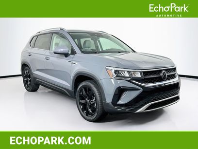 Used 2023 Volkswagen Taos SE w/ Black Wheel Package