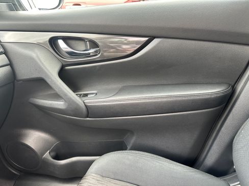 Used 2017 Nissan Rogue S AWD/4WD image 20