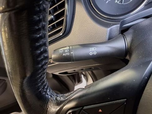 Used 2019 Nissan Rogue SV w/ Premium Package image 13