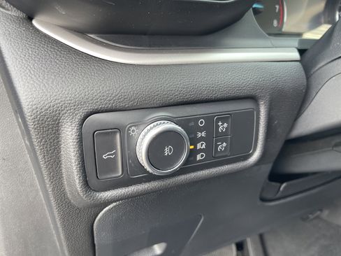 Used 2022 Ford Explorer XLT w/ Equipment Group 202A image 17