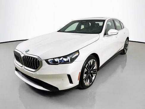 Used 2025 BMW 530i xDrive w/ Premium Package AWD/4WD image 1