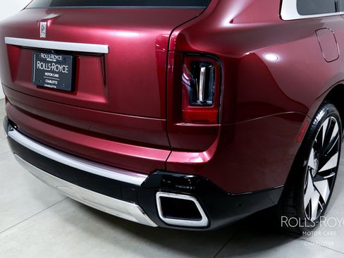 Certified 2025 Rolls-Royce Cullinan AWD/4WD image 46