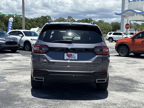 Certified 2025 Honda Pilot Black Edition image 8