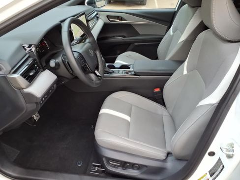 Used 2025 Toyota Camry SE w/ Multimedia Upgrade Package FWD image 15