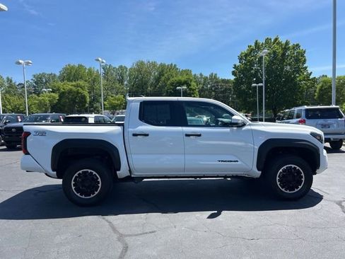 Used 2024 Toyota Tacoma TRD Off-Road AWD/4WD image 5