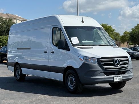 Used 2022 Mercedes-Benz Sprinter 2500 image 7