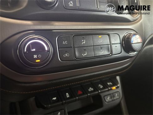 Used 2022 GMC Canyon AT4 image 13