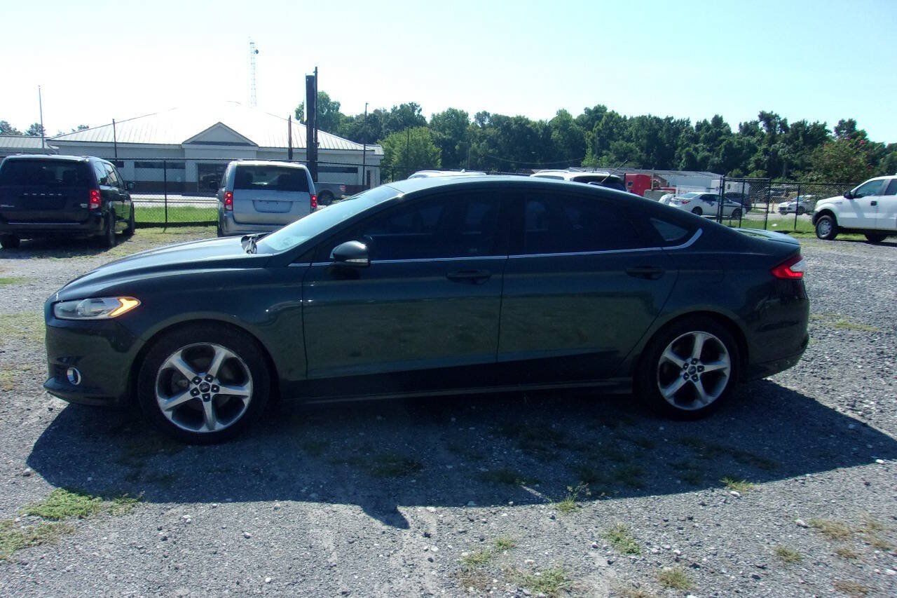 Used 2015 Ford Fusion SE w/ Equipment Group 201A FWD image 4
