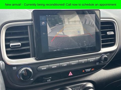Used 2024 Hyundai Venue SEL FWD image 6