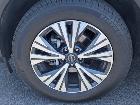 Used 2023 Nissan Rogue SV AWD/4WD image 13