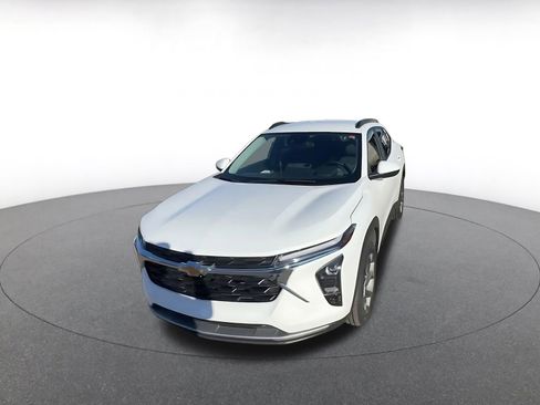 Used 2025 Chevrolet Trax LT w/ LT Convenience Package image 7