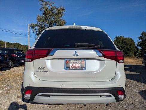 Used 2020 Mitsubishi Outlander ES image 4