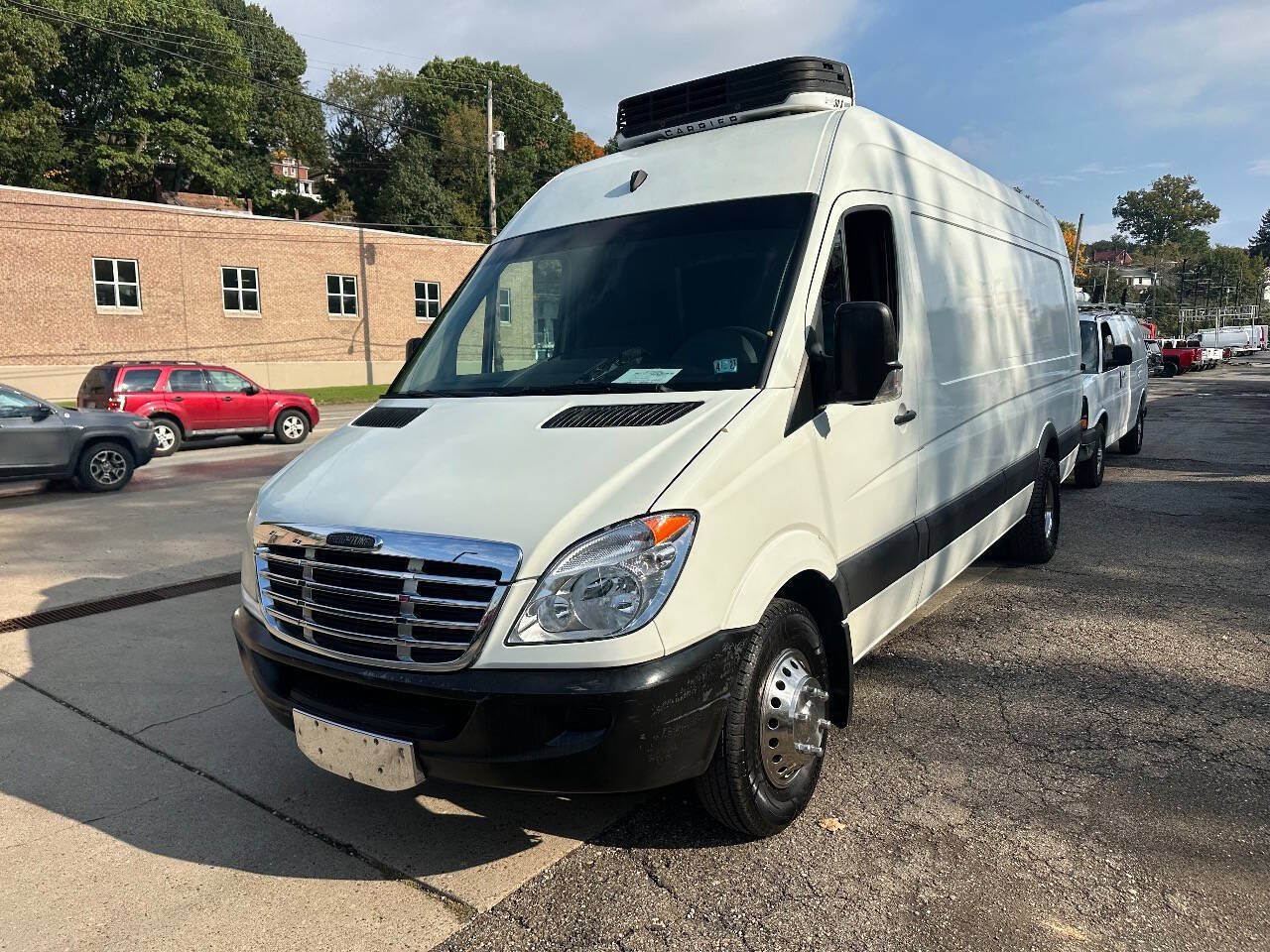 Used 2010 Freightliner Sprinter 3500 RWD image 2