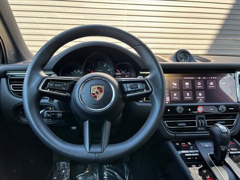 Certified 2025 Porsche Macan image 14