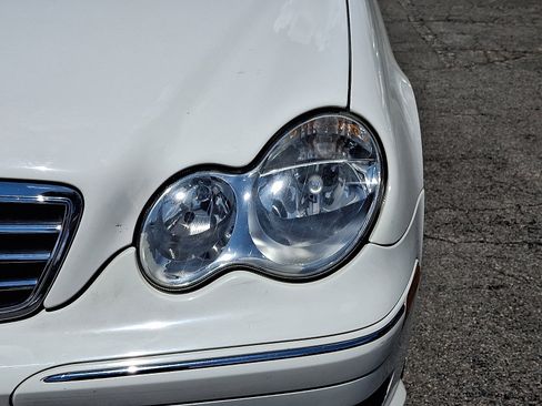 Used 2007 Mercedes-Benz C 230 Sedan image 10