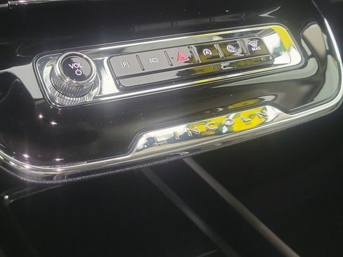 Certified 2025 Lincoln Corsair FWD image 28