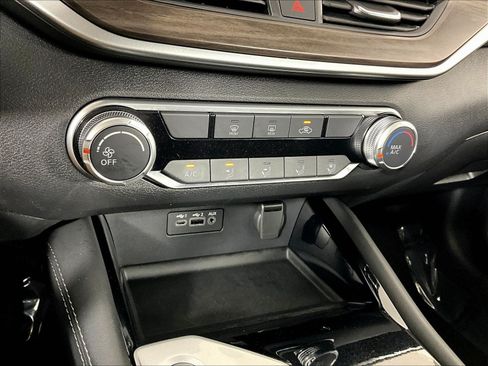 Certified 2023 Nissan Altima 2.5 SV FWD image 15