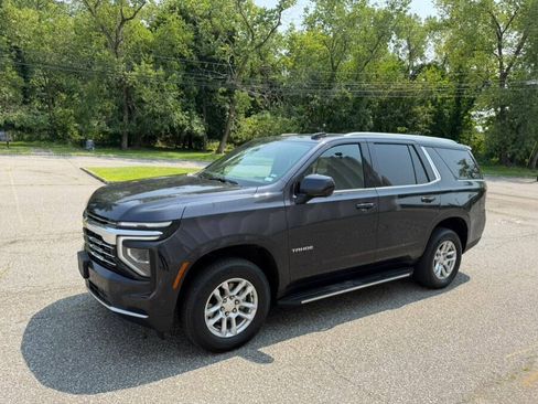 Used 2025 Chevrolet Tahoe LT RWD image 3