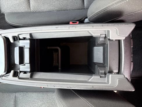 Used 2025 Nissan Rogue SV FWD image 27