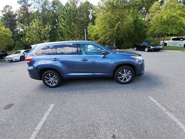 Used 2017 Toyota Highlander XLE w/ Carpet Mat Package FWD image 18