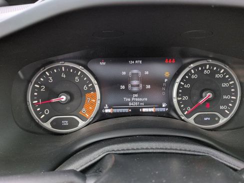 Used 2019 Jeep Renegade Altitude w/ UConnect 8.4 Nav Group AWD/4WD image 20