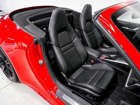 Used 2021 Porsche 911 Carrera S image 31