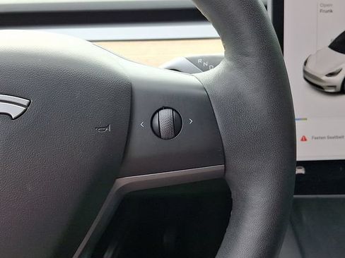 Used 2021 Tesla Model Y Long Range AWD/4WD image 25