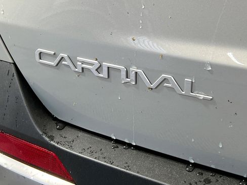 New 2025 Kia Carnival SX FWD image 36