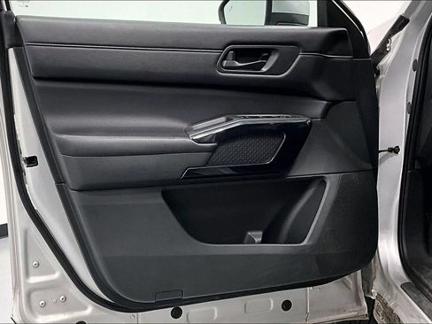 Used 2024 Nissan Pathfinder SV FWD image 19